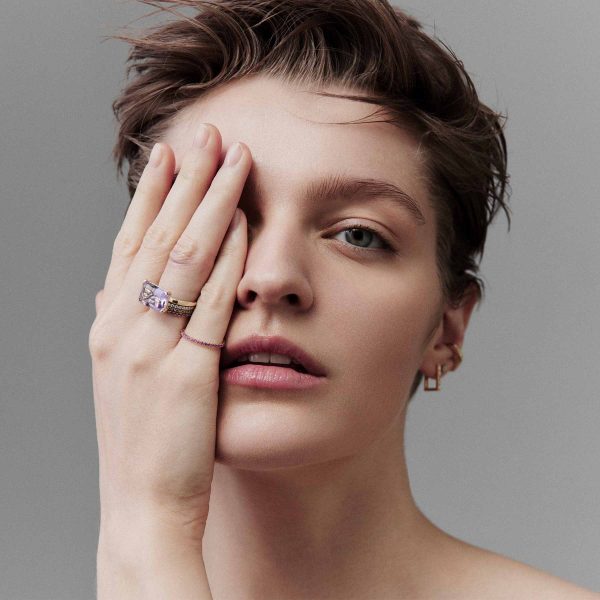eliza_weiss_candy_ring_02 'rectangle diamond hoop' | Creole – Bild 4
