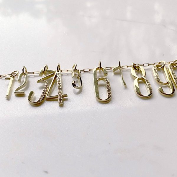 elizaweiss_numerology_anhaenger_zahl_gold_silber_10-scaled 'numerology mini' | Zahlen | Anhänger – Bild 5