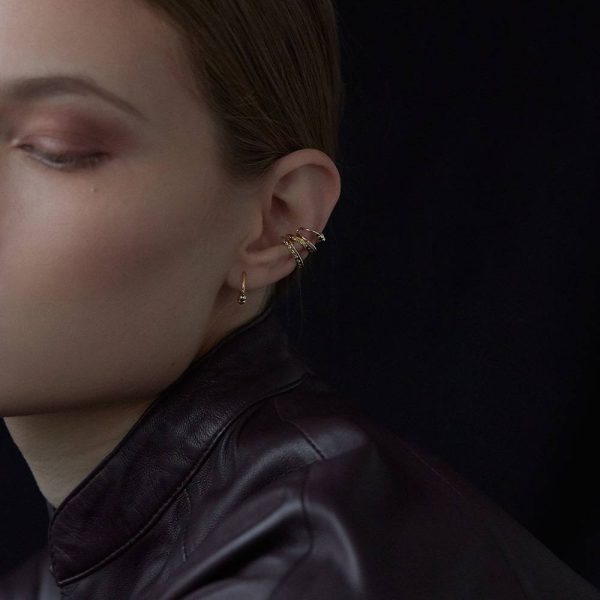 elizaweiss_triangle_earcuff_14kt_gold_diamanten_05 'rolling around' earcuff – Bild 5